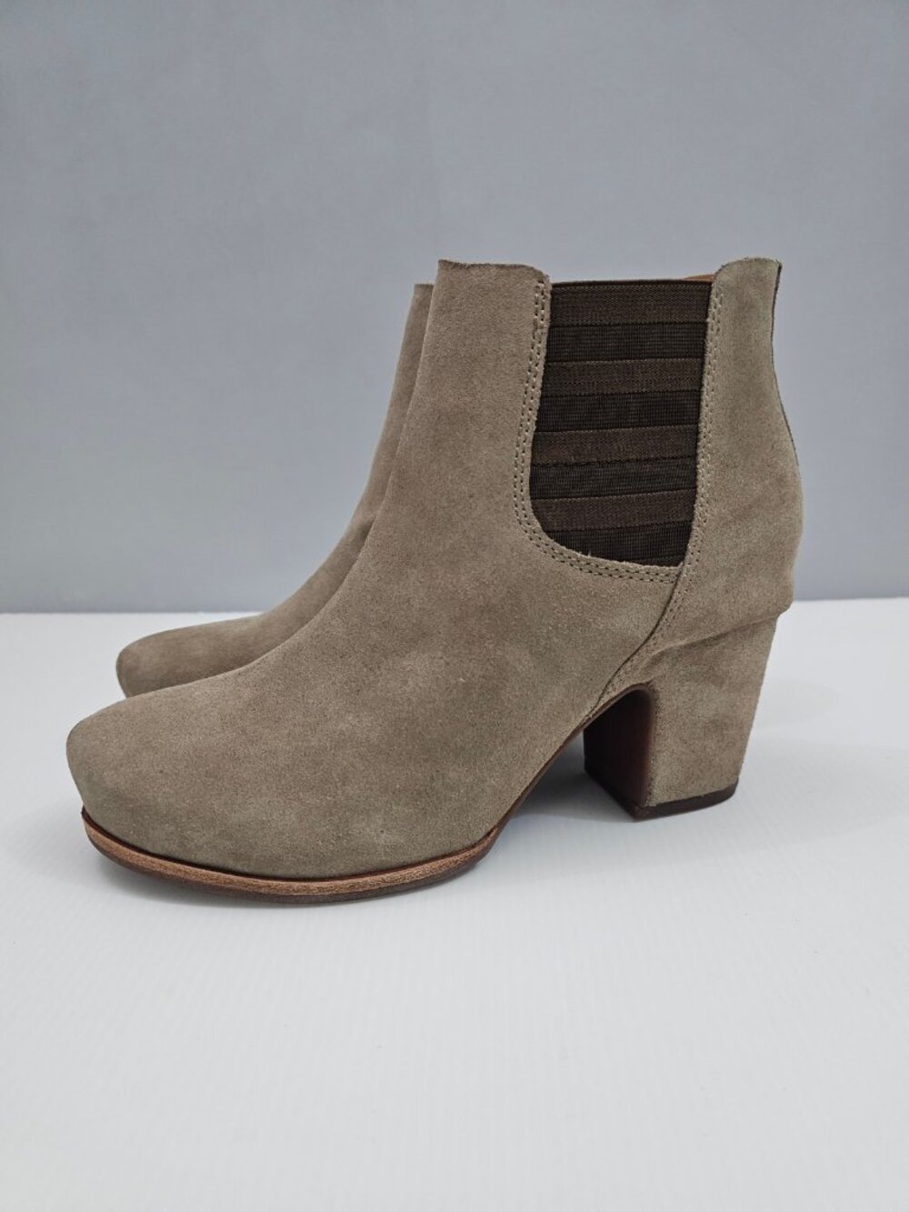 Kork Ease Shirome Chelsea Ankle Boot Womens 8 Sand Suede Block Heel